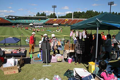 絶好の秋晴れの下で初めて三條機械スタジアムを会場に開かれた「2012 ボールパークフェスティバル Vol.5」
