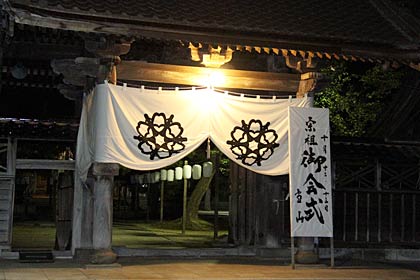 御会式を待つ本成寺