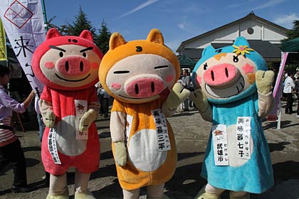 佐賀県武雄市のゆるキャラ、美味暮（おしくら）マン