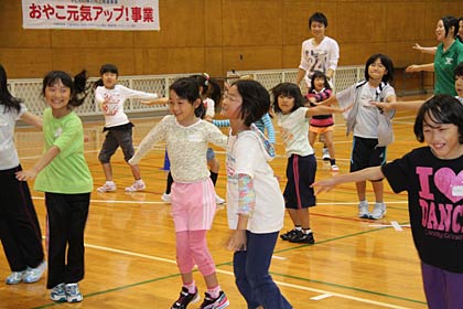文科省の委託を受けて燕市で行われた「おやこ元気アップ！事業 in つばめ」