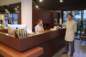 21日に「ツバメコーヒー」のプレオープニングイベントを行う美容室「パリスラヴィサント」