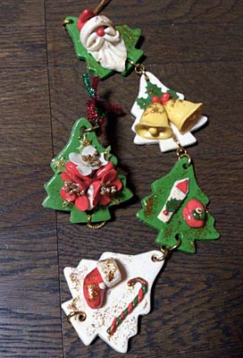 大崎地区文化祭で11月10日の体験コーナー「樹脂粘土を使ったクリスマスリース・オーナメントづくり」で作る樹脂粘土を使った作品例