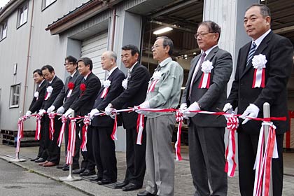 18日、加茂市・JAにいがた南蒲須田選果場で行われたグルメゆうパック「加茂新高梨」の出荷式