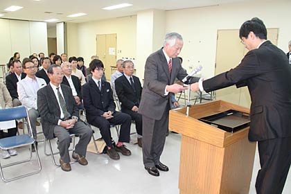 21日行われた第7回燕市展の授賞式