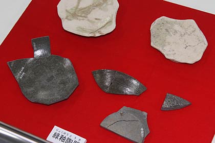  緑釉陶器