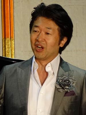 二期会会員のバリトンの成田博之さん