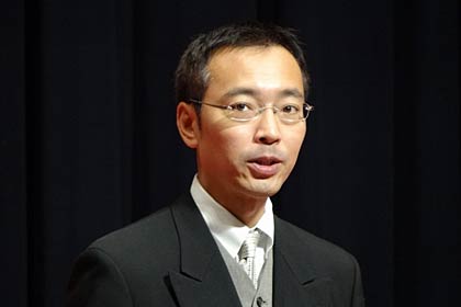 式辞を述べる国定市長