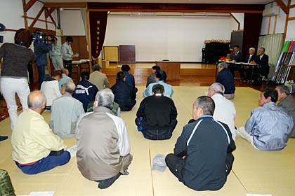  三条市が震災廃棄物の試験焼却による測定結果を踏まえた住民説明会をスタート、皮切りに2日、月岡3・4丁目自治会を対象に本成寺公民館月岡分館で開催
