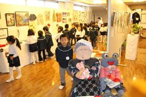 4日、特別養護老人ホーム「さわたりの郷」で開かれた文化祭