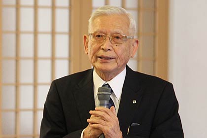  あいさつするつばめ福祉会の岡田理事長