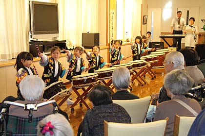 泉保育園園児による太鼓演奏