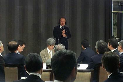 (株)吉池の高橋登会長のあいさつ