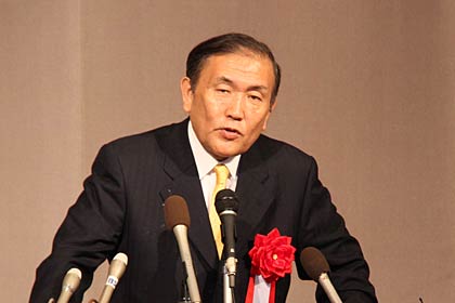 応援に訪れた減税日本代表代行の小林興起参院議員