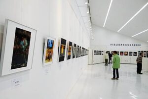 19日まで三条東公民館で第10回山田昌男写真技法講座生作品発表会、受講者の写真愛好者が撮影した写真70点余りを展示