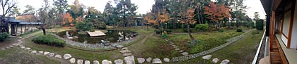  晩秋の風情を楽しめる日本庭園