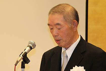 式辞を述べる古沢理事長