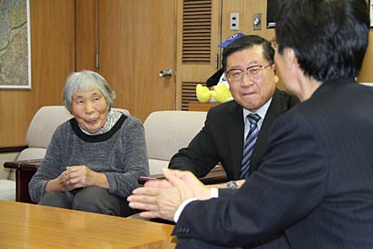 3人で感動のコンサートのようすを話す