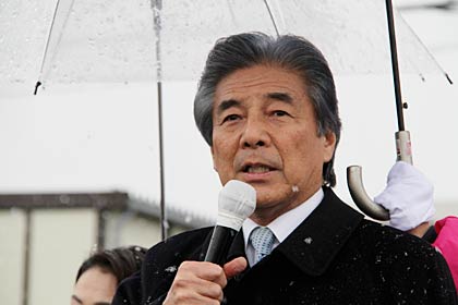 三条市内で演説する自民党の中曽根弘文参院議員