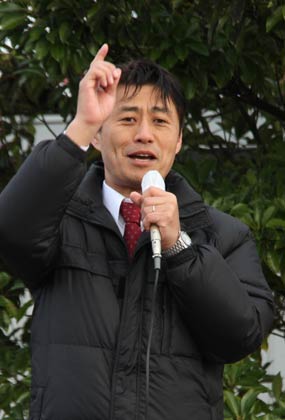  イオン三条店前での街頭演説に訪れた細野豪志氏
