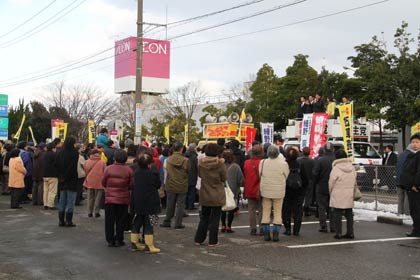  イオン三条店前での街頭演説に訪れた細野豪志氏