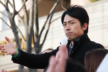 イオン県央店前で街頭演説した小泉進次郎氏