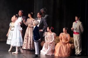 16日に加茂文化会館で開かれるバレエ「くるみ割り人形」全二幕の公演を前に、15日に行われたリハーサルはまるで西洋絵画を見るよう