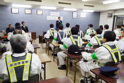 燕署で出発式