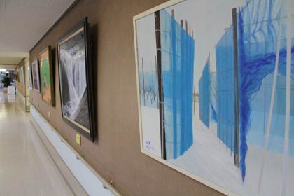 17日まで済生会三条病院で開かれている創象会作品展