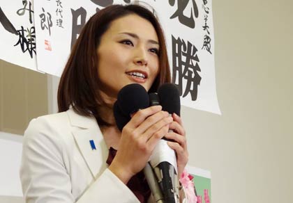 感謝の言葉を述べる金子氏