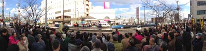 金子氏の応援に小泉進次郎氏が訪れたときのイオン県央店前