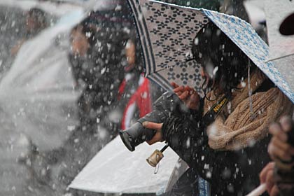  記者も寒さと雪との闘いだった。