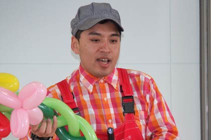 いいだ保育園をボランティア訪問した金子ボボさん