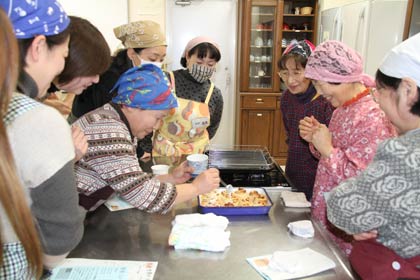 19日開かれた三条市の国際理解講座「世界のキッチン」