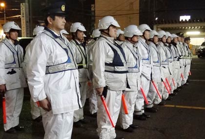  県下一斉歳末特別警戒で21日、三条署で行われた出発式