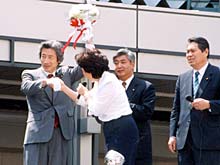 2001年の自民党総裁選で、新潟市・古町十字路で街頭演説したときの小泉純一郎氏