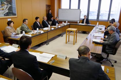 25日開かれた第4回三条市（仮称）第一中学校区統合小学校校名等制定委員会