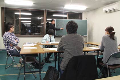 27日開かれた「創業塾ポンテキア」受講者対象の出店計画書作成勉強会
