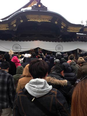  弥彦神社の初詣