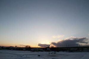 5日午後4時過ぎの青空を三条市上須頃から