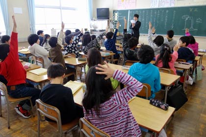 3学期の始業式が行われた三条市立上林小学校、4年生の教室
