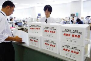 台風26号で大きな被害を受けた東京都大島町と友好都市の加茂市が市内公共施設などに大島町を支援する義援金の募金箱を設置