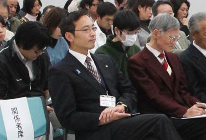 一般参加者と席を並べて参加した国定三条市長