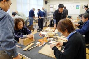 三条鍛冶道場で3回コースの「三条仏壇」の製作技法体験講座が始まり、2回目からの参加者も募集