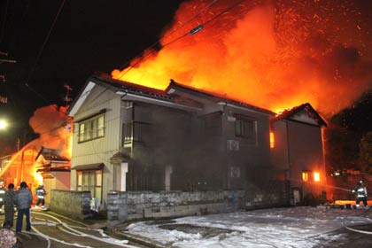 燕市南4の火災現場