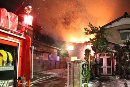 燕市南4の火災現場