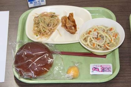 試食した学校給食