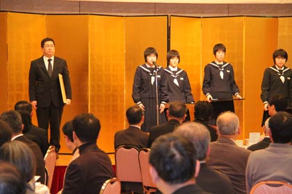 主将の村山さんが代表して謝辞