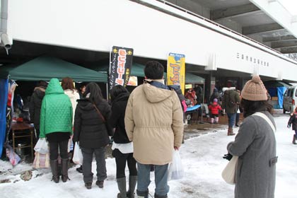  大荒れの三条マルシェでも1万2200人が来場