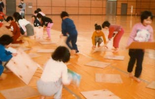 旧三条市時代のジャンボカルタ大会のようす