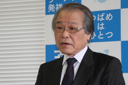 長岡技術科学大学について話す新原学長